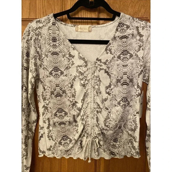 Altar'd State Women's Medium Top Snakeskin Ruched Front Long Sleeve New - Picture 2 of 8